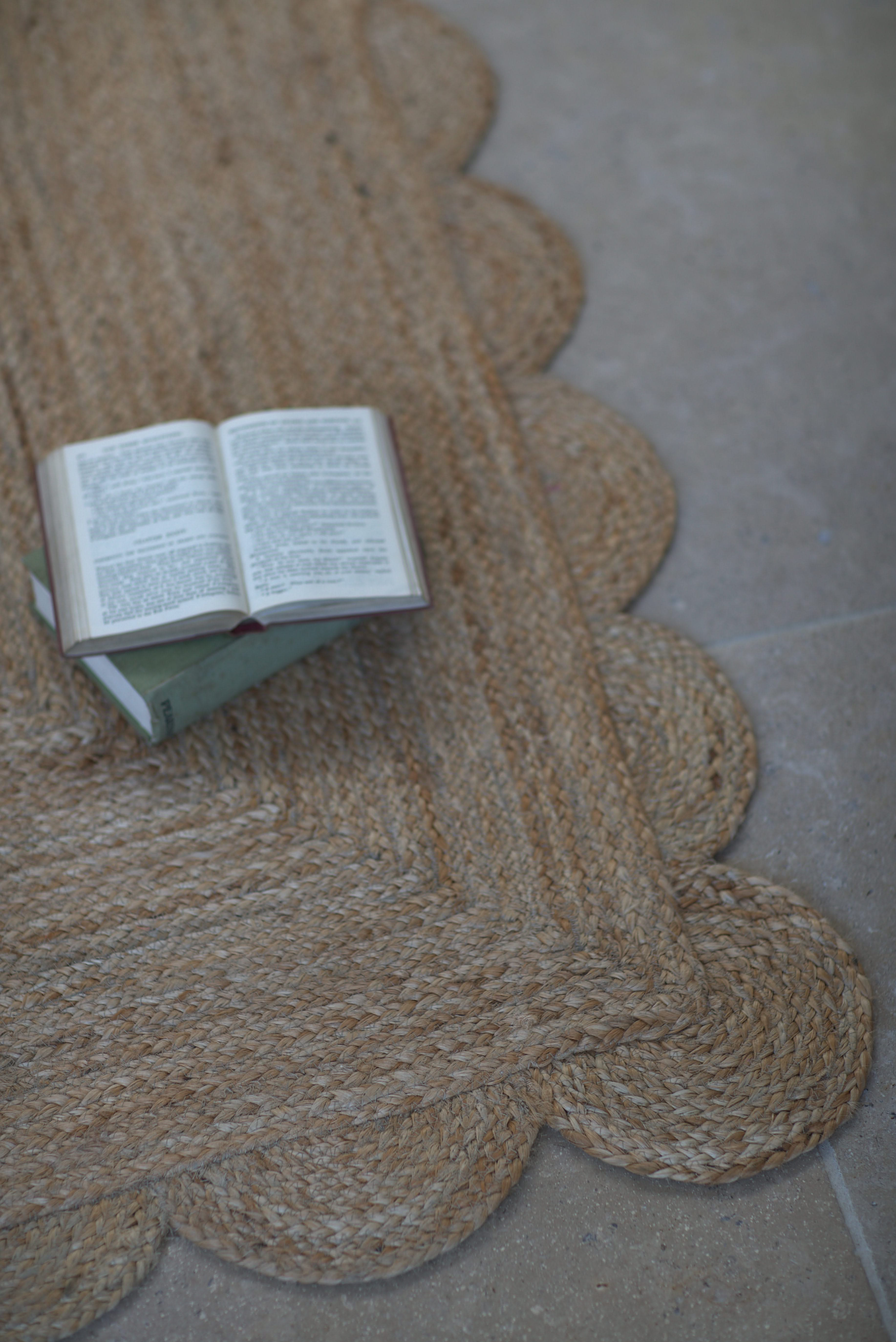 The Scallop Edge Natural Rug