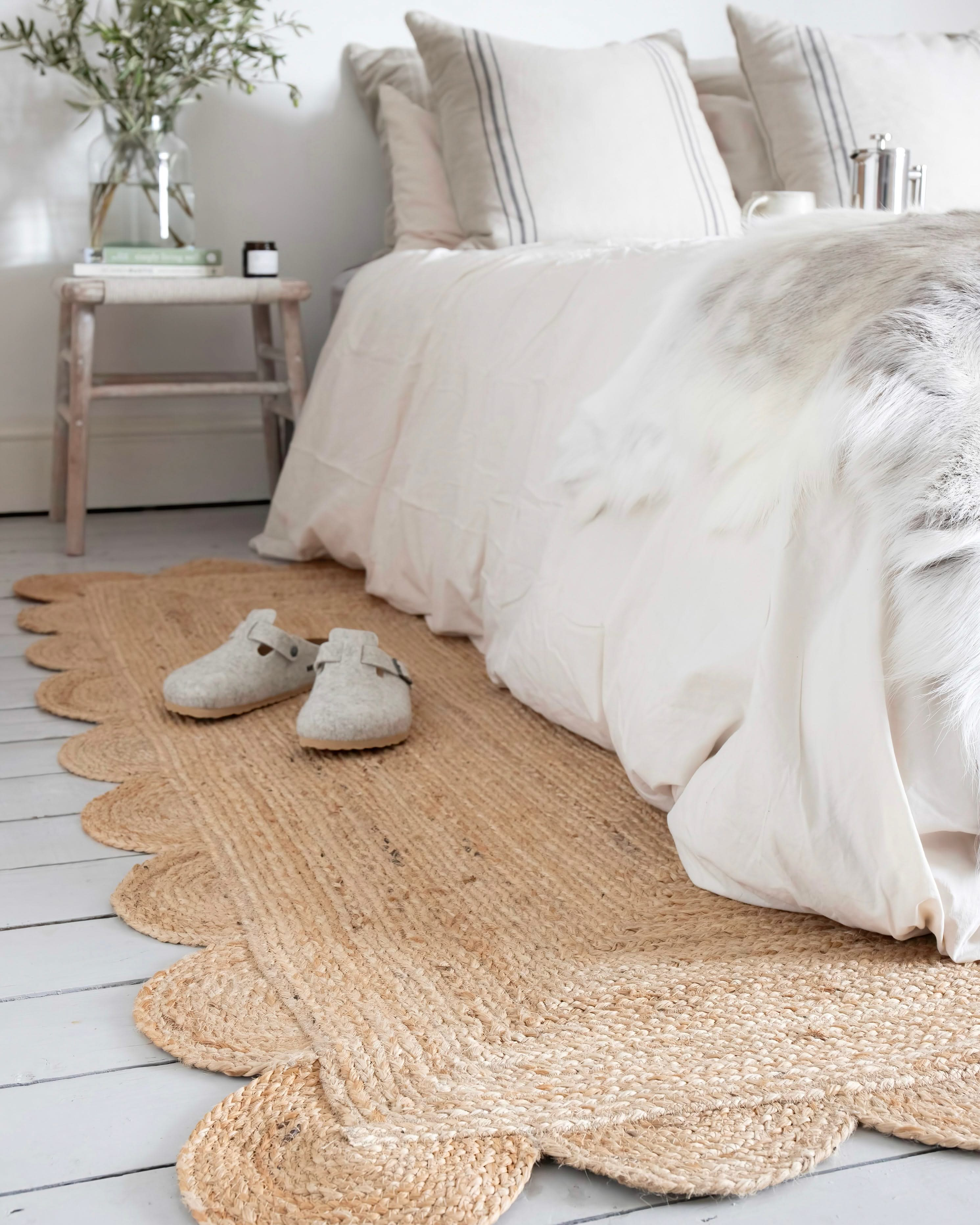 The Scallop Edge Natural Rug