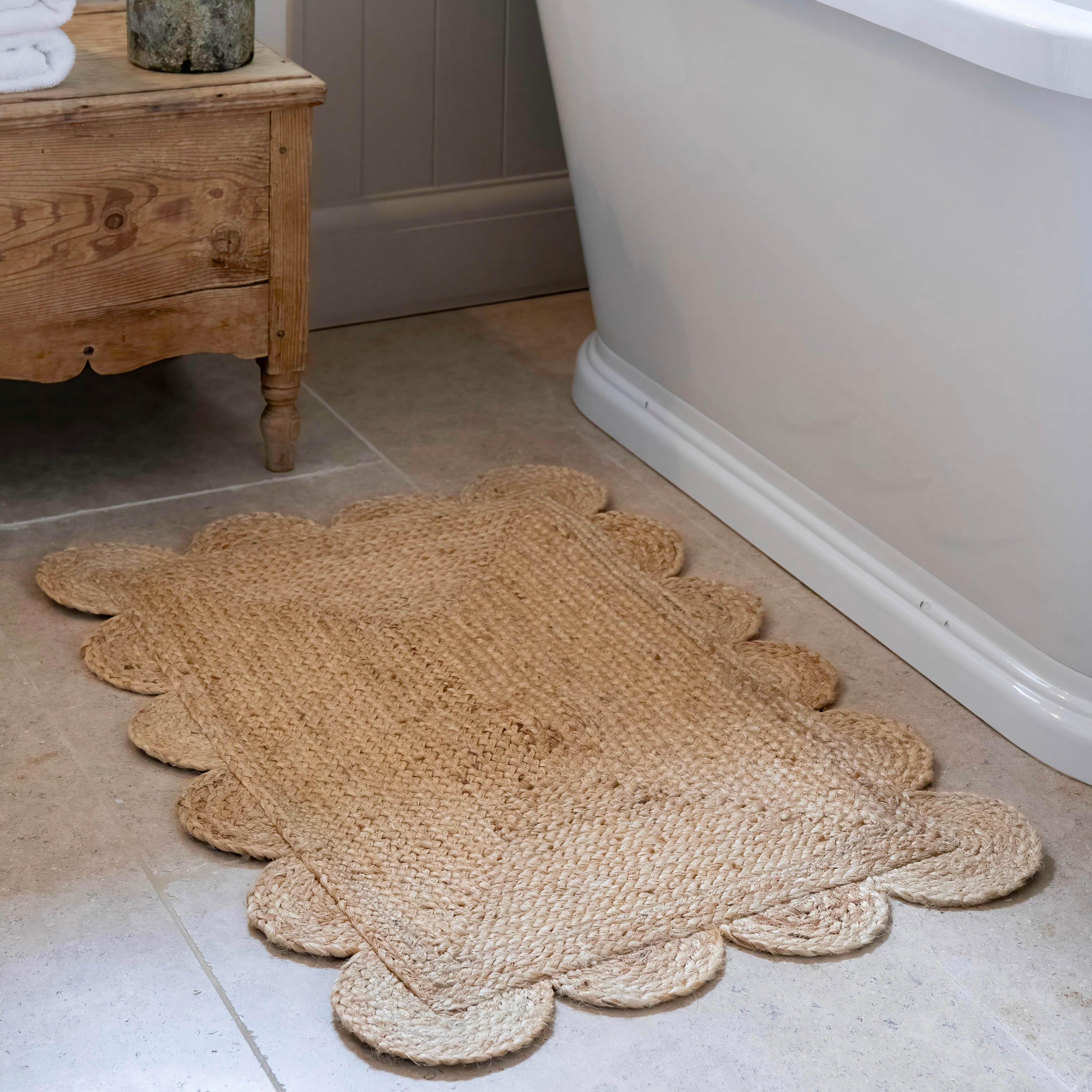 The Scallop Edge Natural Rug