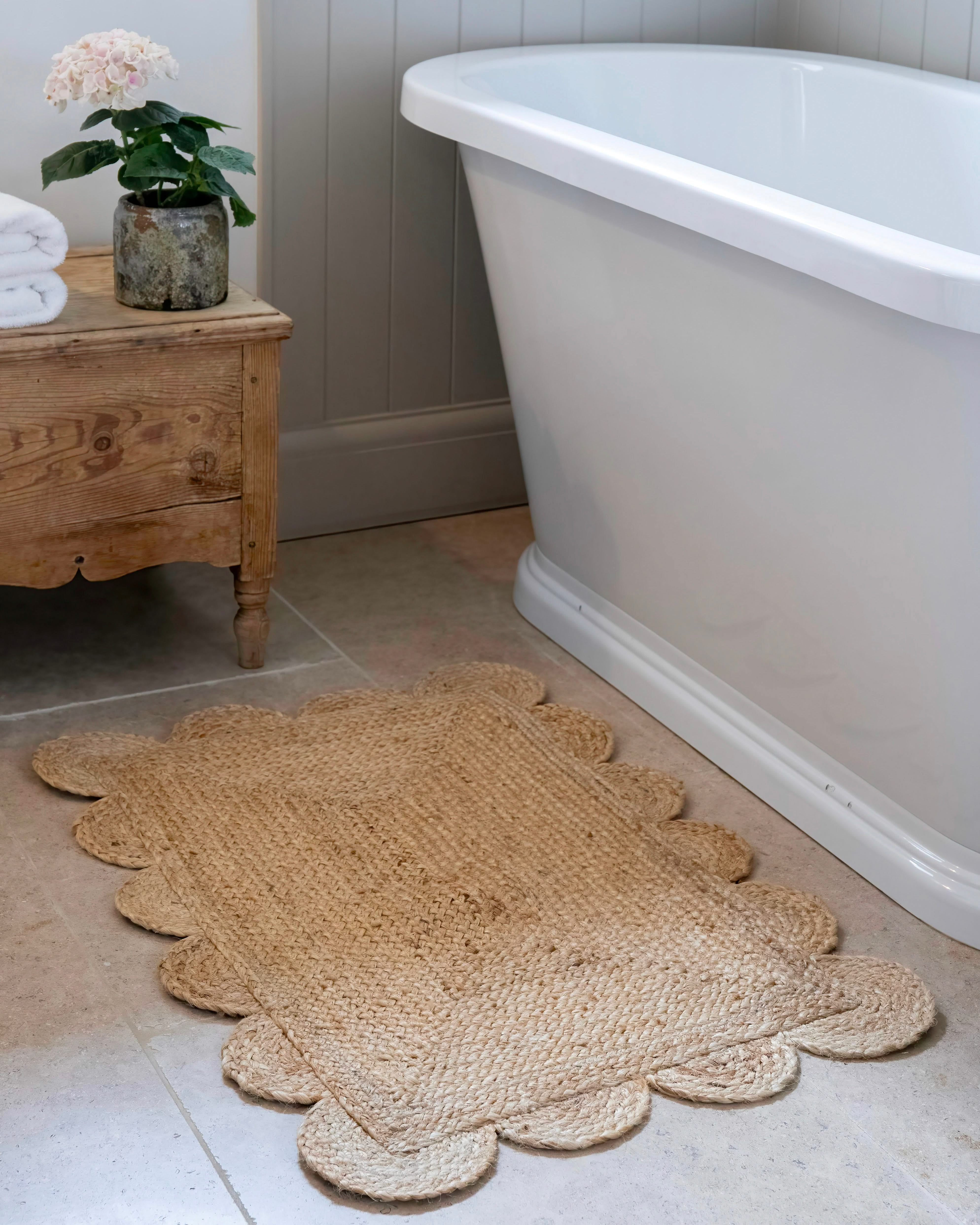 The Scallop Edge Natural Rug